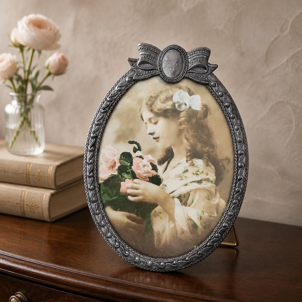 Victorian-style Metal Decorative Oval Picture Frame with bow floral details